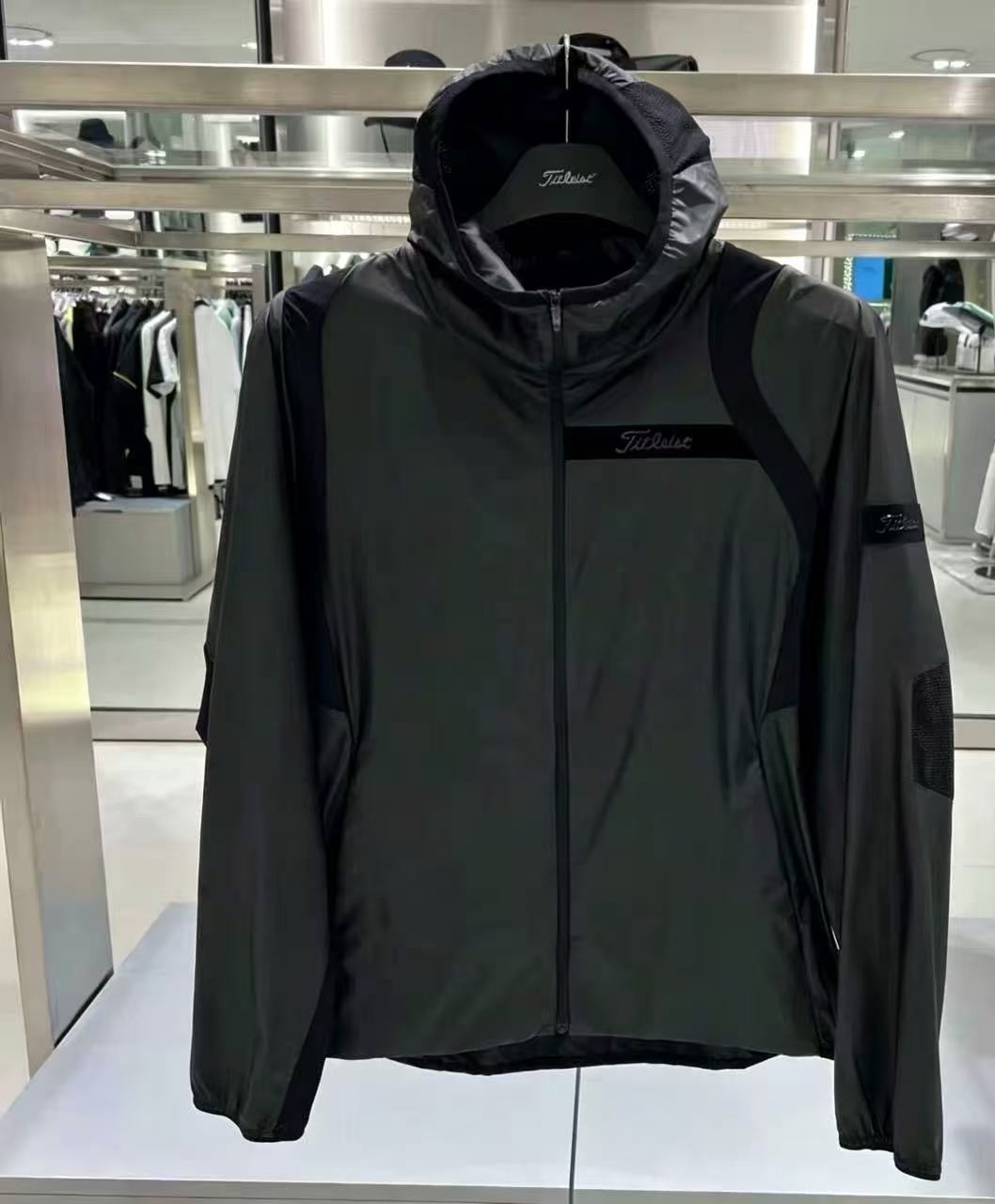 T2033 타이틀 남자 봄여름 지퍼 상의 블랙 130000원