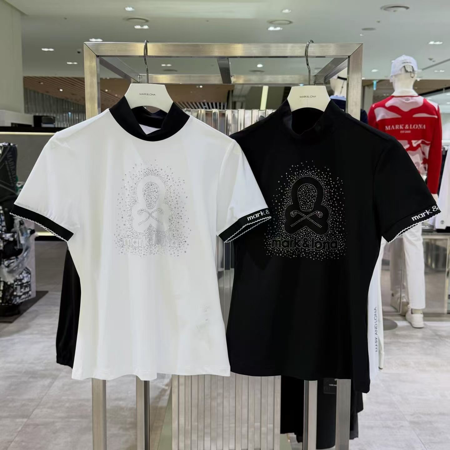 MK3003 마크앤로나 여자 반플 티 화이트/블랙 95000원